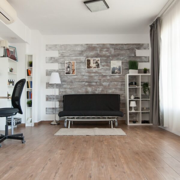 Como cuidar de piso laminado e evitar danos no dia a dia