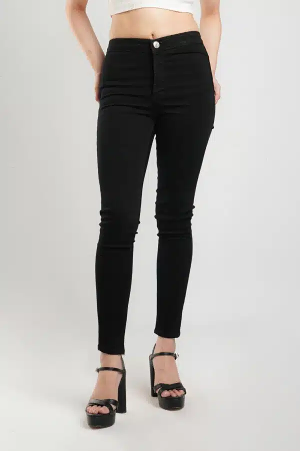 Calça Jeans Preta: A Peça Versátil Que Combina com Tudo